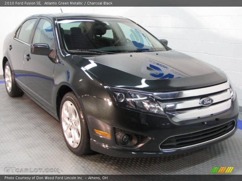 Atlantis Green Metallic / Charcoal Black 2010 Ford Fusion SE