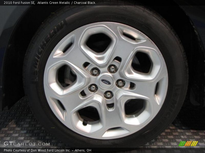 Atlantis Green Metallic / Charcoal Black 2010 Ford Fusion SE