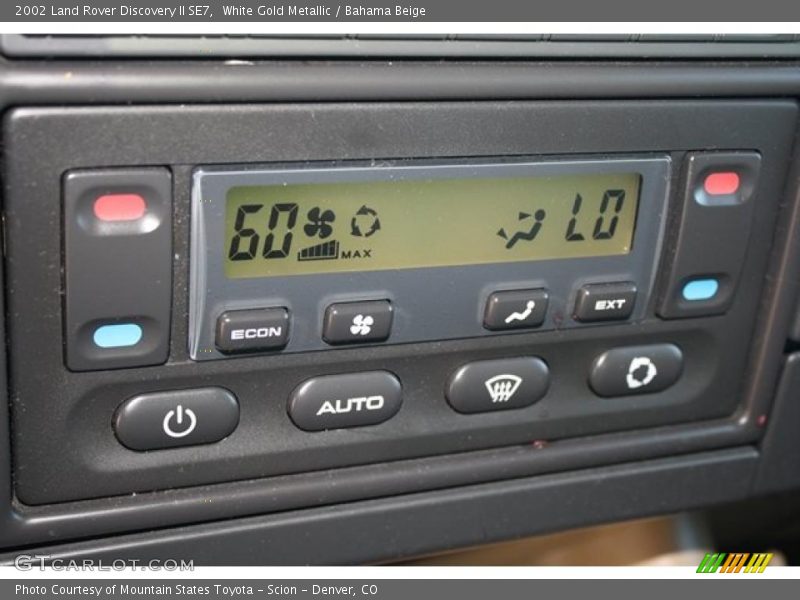 White Gold Metallic / Bahama Beige 2002 Land Rover Discovery II SE7