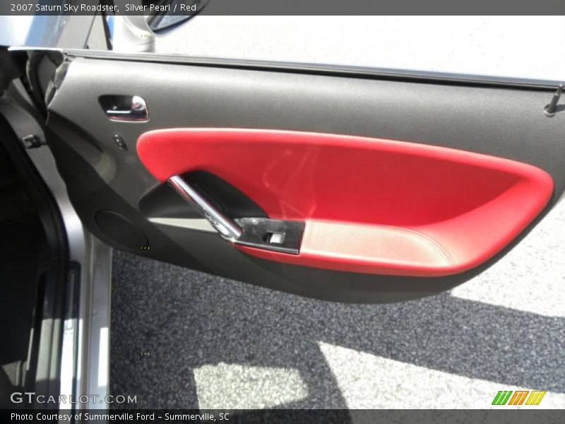 Silver Pearl / Red 2007 Saturn Sky Roadster