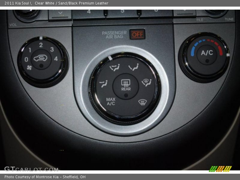 Clear White / Sand/Black Premium Leather 2011 Kia Soul !