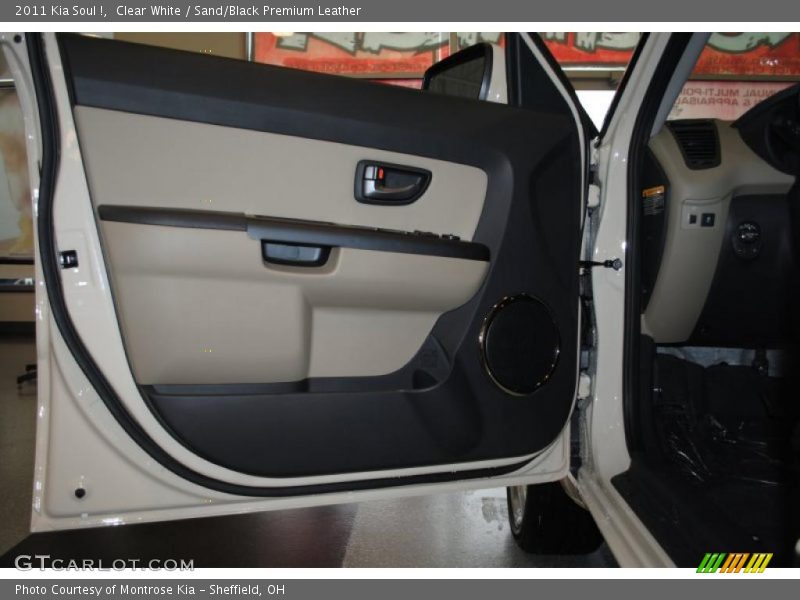 Clear White / Sand/Black Premium Leather 2011 Kia Soul !