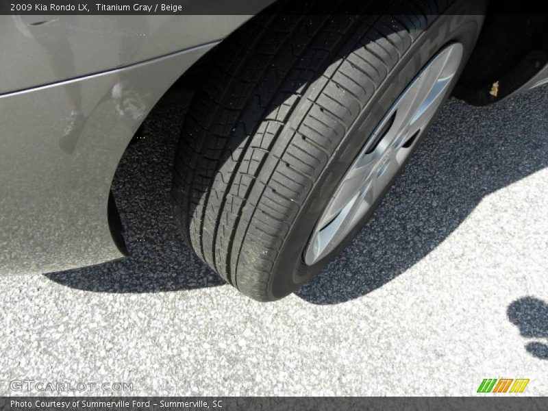 Titanium Gray / Beige 2009 Kia Rondo LX