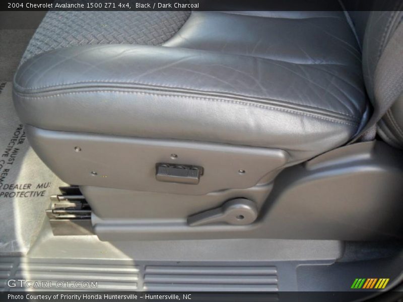 Black / Dark Charcoal 2004 Chevrolet Avalanche 1500 Z71 4x4