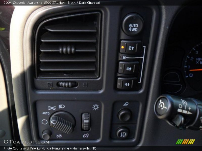 Black / Dark Charcoal 2004 Chevrolet Avalanche 1500 Z71 4x4