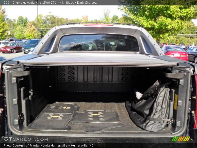 Black / Dark Charcoal 2004 Chevrolet Avalanche 1500 Z71 4x4