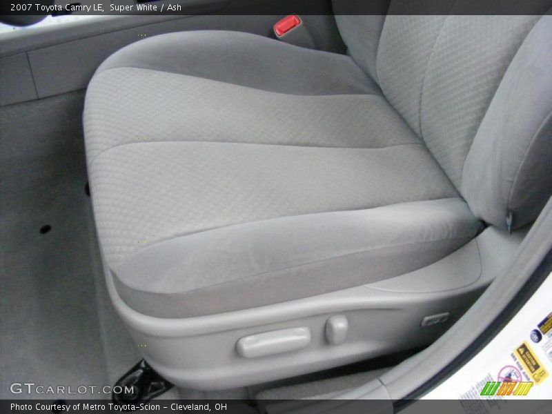 Super White / Ash 2007 Toyota Camry LE