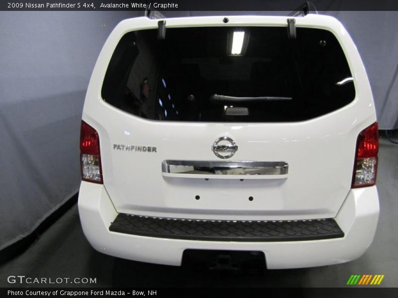 Avalanche White / Graphite 2009 Nissan Pathfinder S 4x4