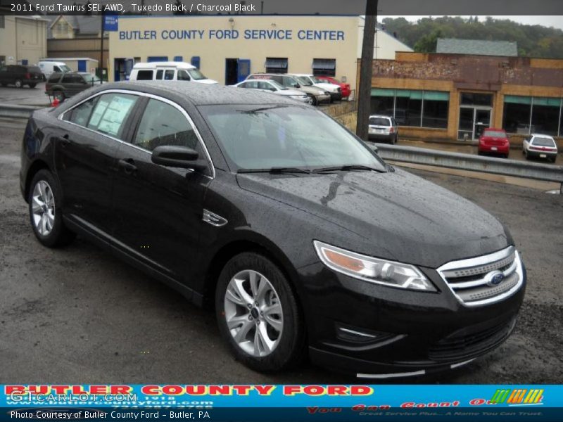 Tuxedo Black / Charcoal Black 2011 Ford Taurus SEL AWD