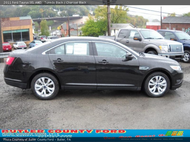 Tuxedo Black / Charcoal Black 2011 Ford Taurus SEL AWD