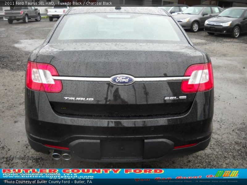 Tuxedo Black / Charcoal Black 2011 Ford Taurus SEL AWD