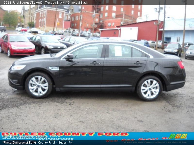 Tuxedo Black / Charcoal Black 2011 Ford Taurus SEL AWD