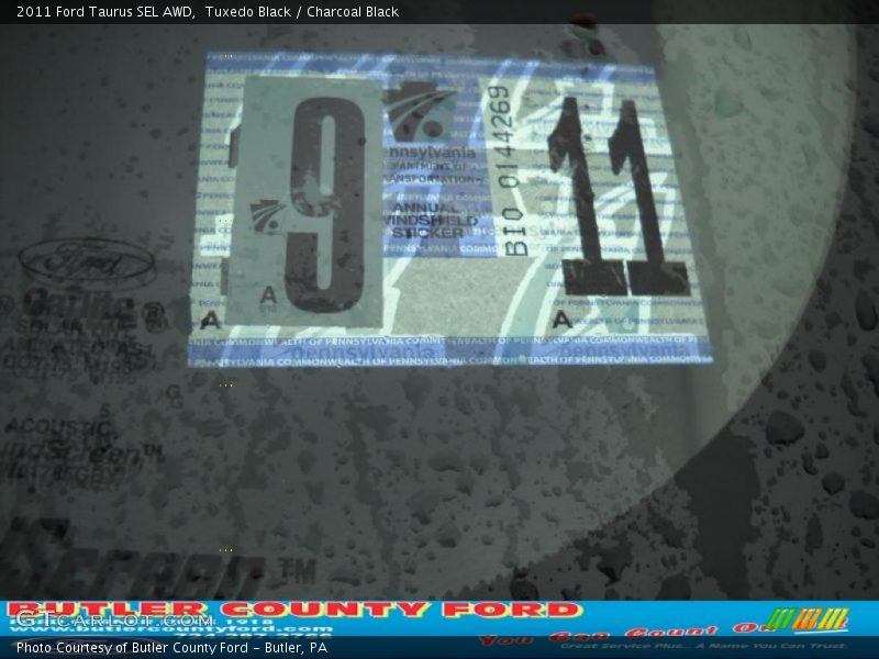 Tuxedo Black / Charcoal Black 2011 Ford Taurus SEL AWD