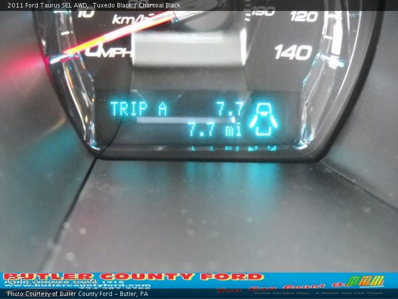 Tuxedo Black / Charcoal Black 2011 Ford Taurus SEL AWD
