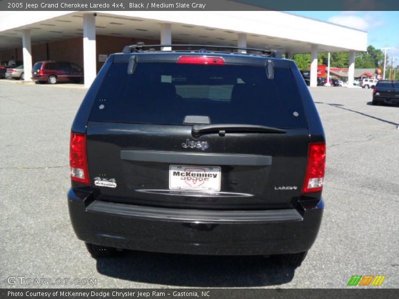 Black / Medium Slate Gray 2005 Jeep Grand Cherokee Laredo 4x4