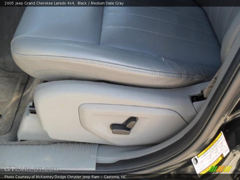 Black / Medium Slate Gray 2005 Jeep Grand Cherokee Laredo 4x4