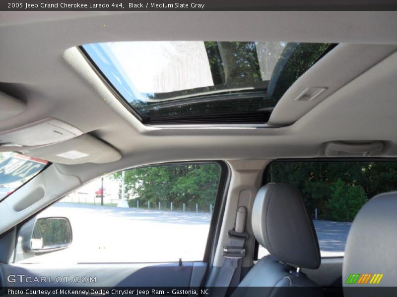 Black / Medium Slate Gray 2005 Jeep Grand Cherokee Laredo 4x4