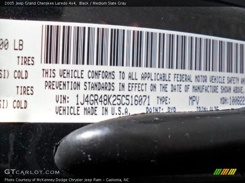 Black / Medium Slate Gray 2005 Jeep Grand Cherokee Laredo 4x4