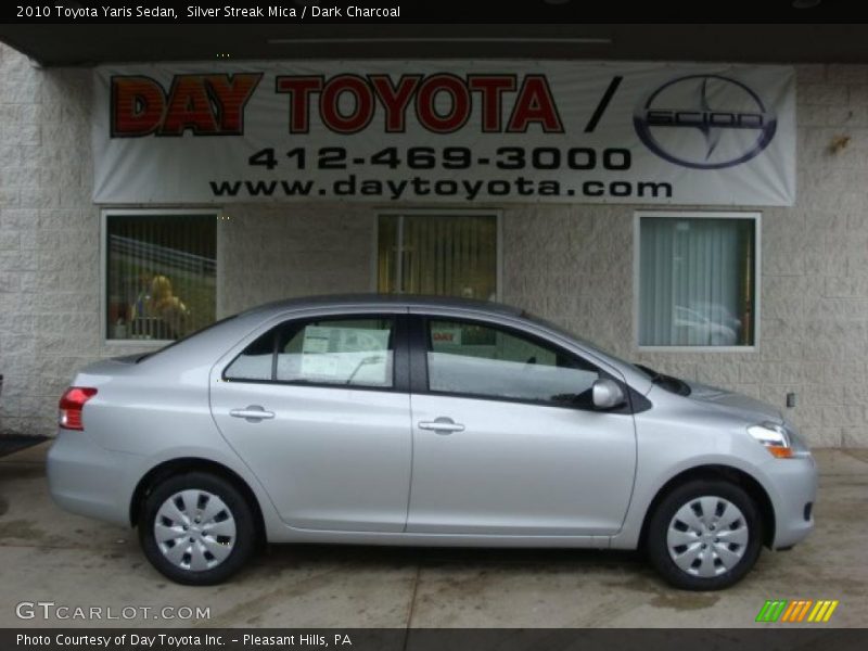 Silver Streak Mica / Dark Charcoal 2010 Toyota Yaris Sedan