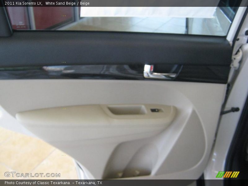 White Sand Beige / Beige 2011 Kia Sorento LX