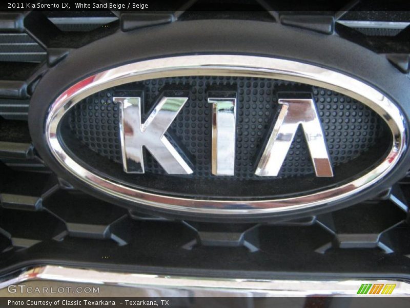 White Sand Beige / Beige 2011 Kia Sorento LX