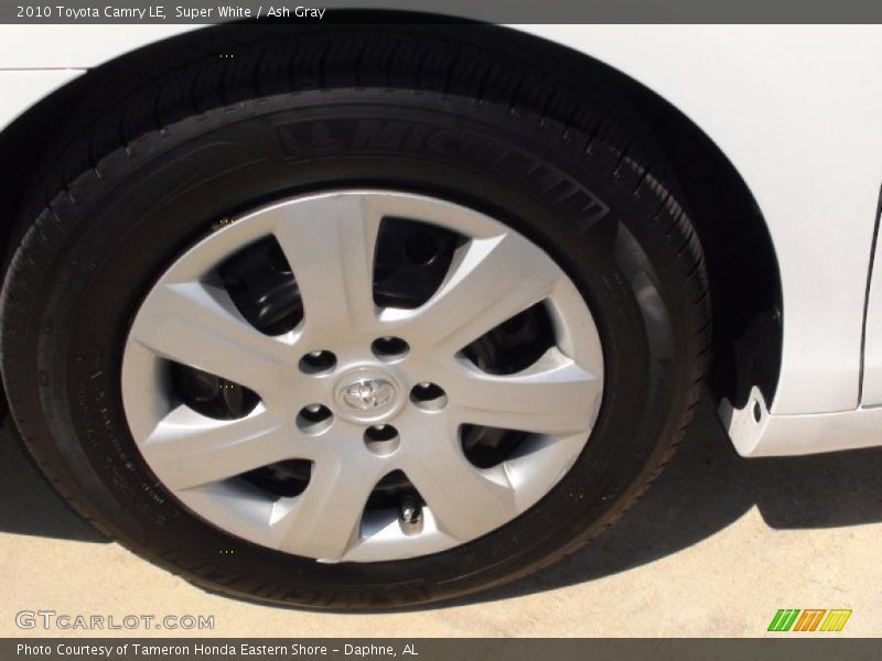 Super White / Ash Gray 2010 Toyota Camry LE
