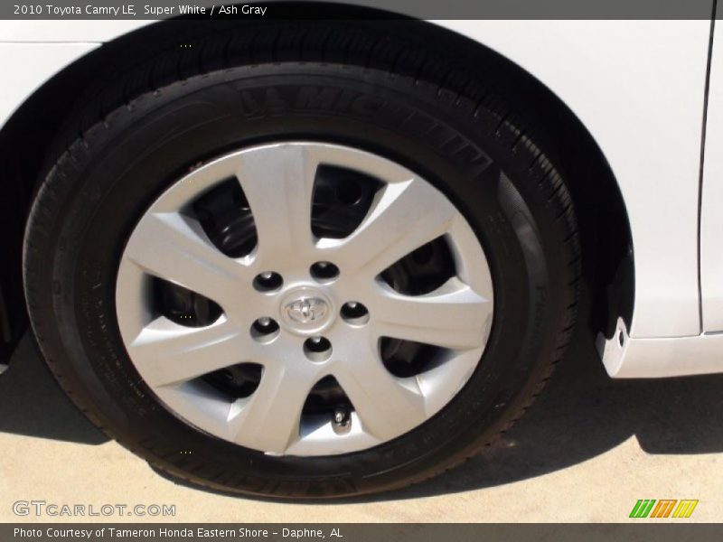 Super White / Ash Gray 2010 Toyota Camry LE