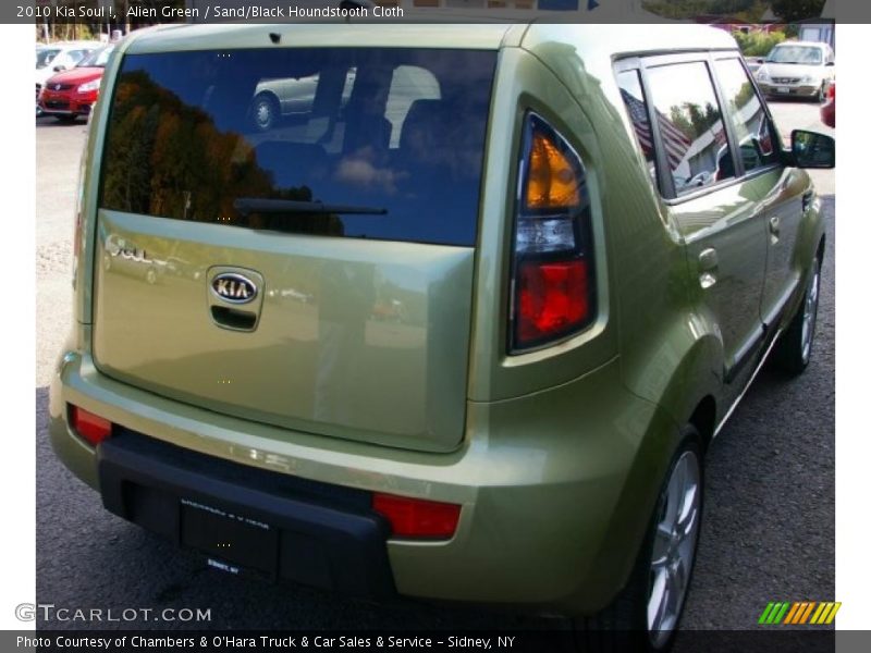 Alien Green / Sand/Black Houndstooth Cloth 2010 Kia Soul !