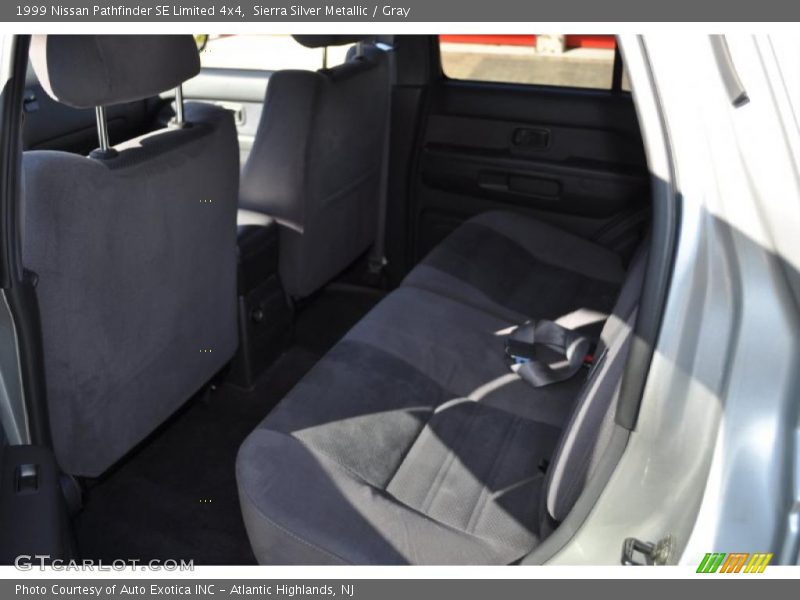 Sierra Silver Metallic / Gray 1999 Nissan Pathfinder SE Limited 4x4