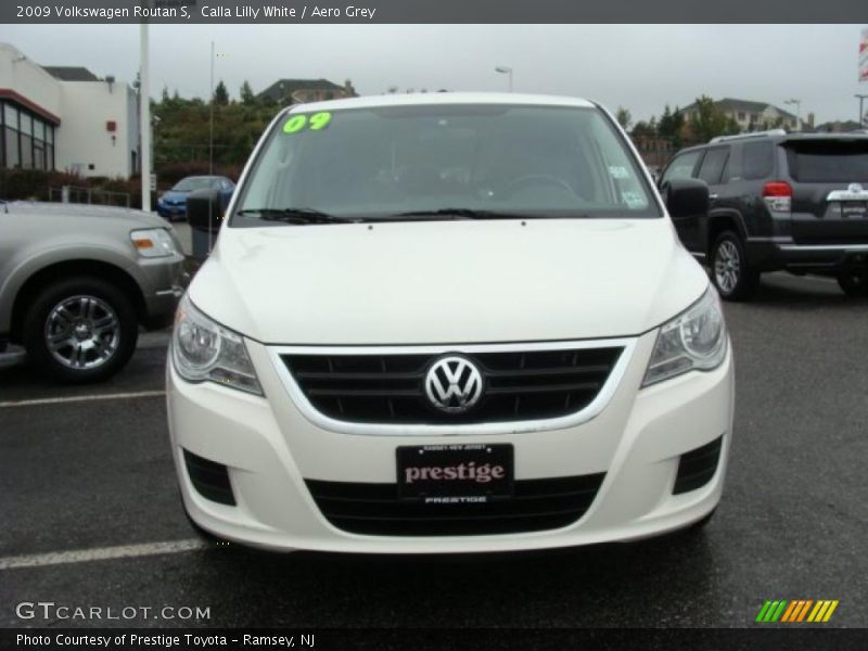 Calla Lilly White / Aero Grey 2009 Volkswagen Routan S