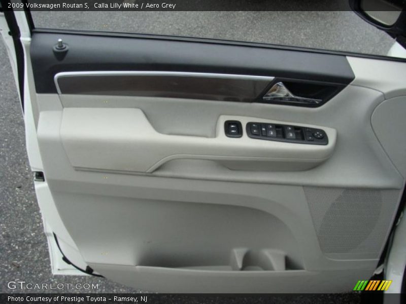 Calla Lilly White / Aero Grey 2009 Volkswagen Routan S