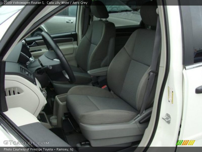 Calla Lilly White / Aero Grey 2009 Volkswagen Routan S