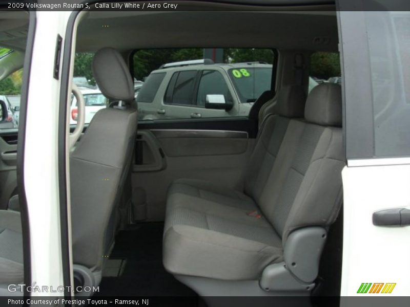 Calla Lilly White / Aero Grey 2009 Volkswagen Routan S