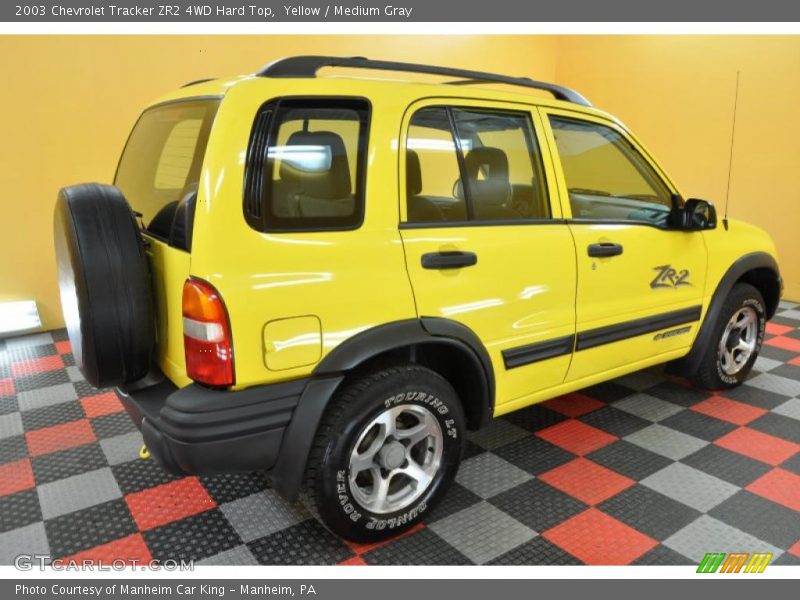 Yellow / Medium Gray 2003 Chevrolet Tracker ZR2 4WD Hard Top