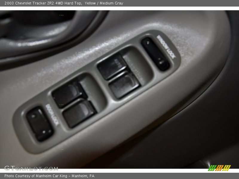 Yellow / Medium Gray 2003 Chevrolet Tracker ZR2 4WD Hard Top