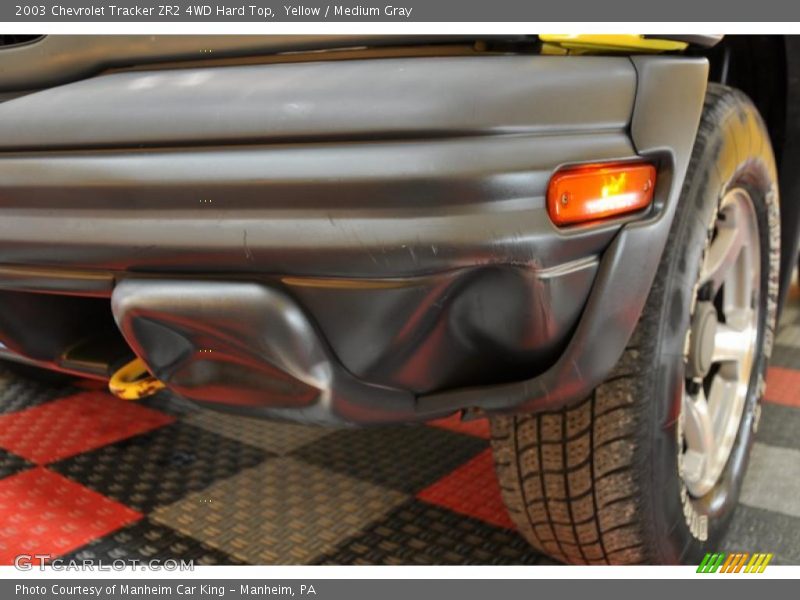 Yellow / Medium Gray 2003 Chevrolet Tracker ZR2 4WD Hard Top