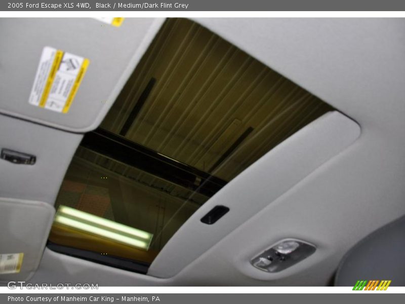 Black / Medium/Dark Flint Grey 2005 Ford Escape XLS 4WD