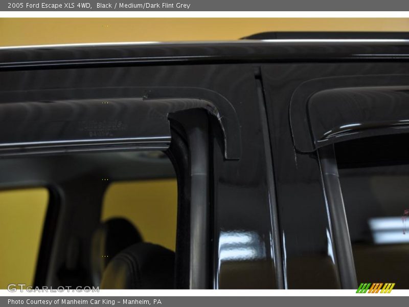 Black / Medium/Dark Flint Grey 2005 Ford Escape XLS 4WD