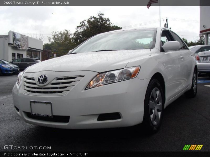 Super White / Ash 2009 Toyota Camry LE