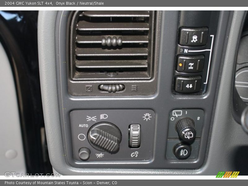 Onyx Black / Neutral/Shale 2004 GMC Yukon SLT 4x4