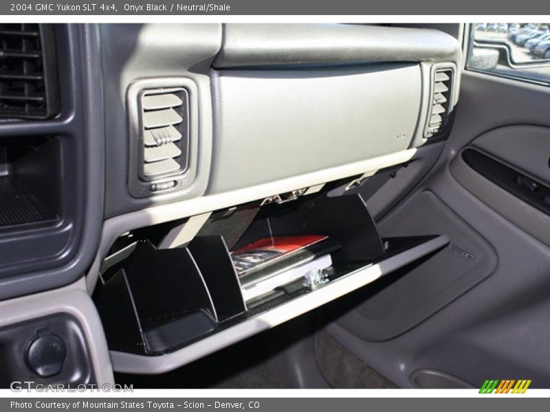 Onyx Black / Neutral/Shale 2004 GMC Yukon SLT 4x4