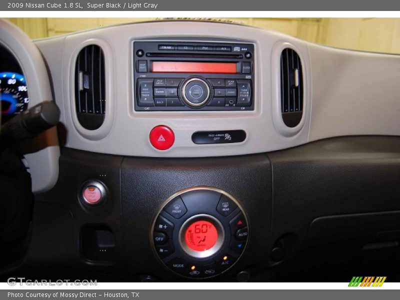 Super Black / Light Gray 2009 Nissan Cube 1.8 SL