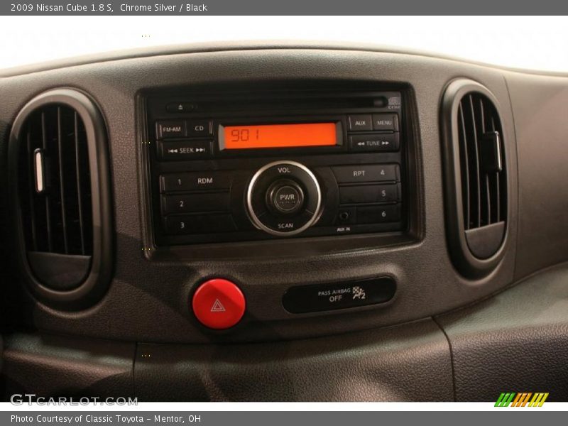 Chrome Silver / Black 2009 Nissan Cube 1.8 S