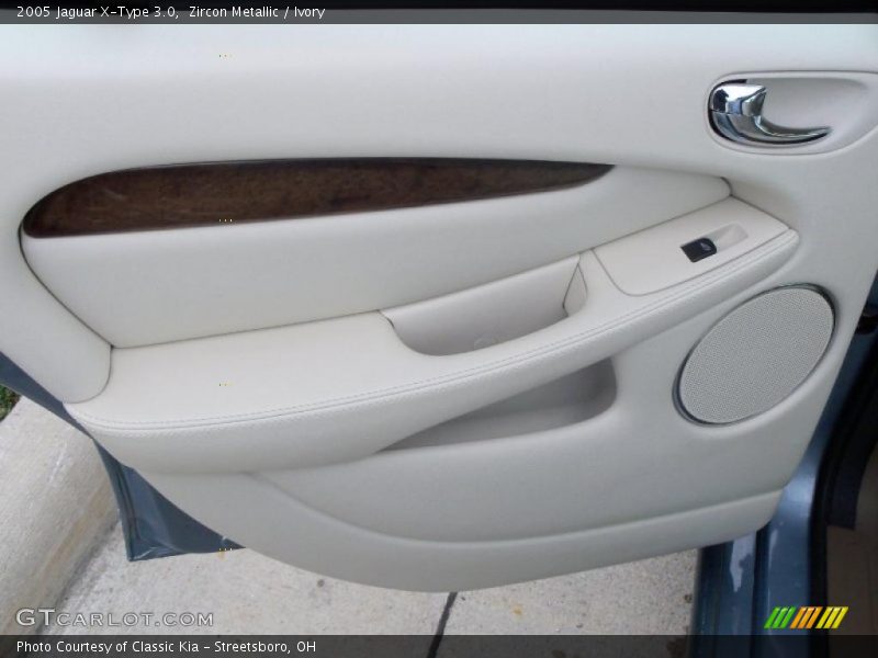 Zircon Metallic / Ivory 2005 Jaguar X-Type 3.0