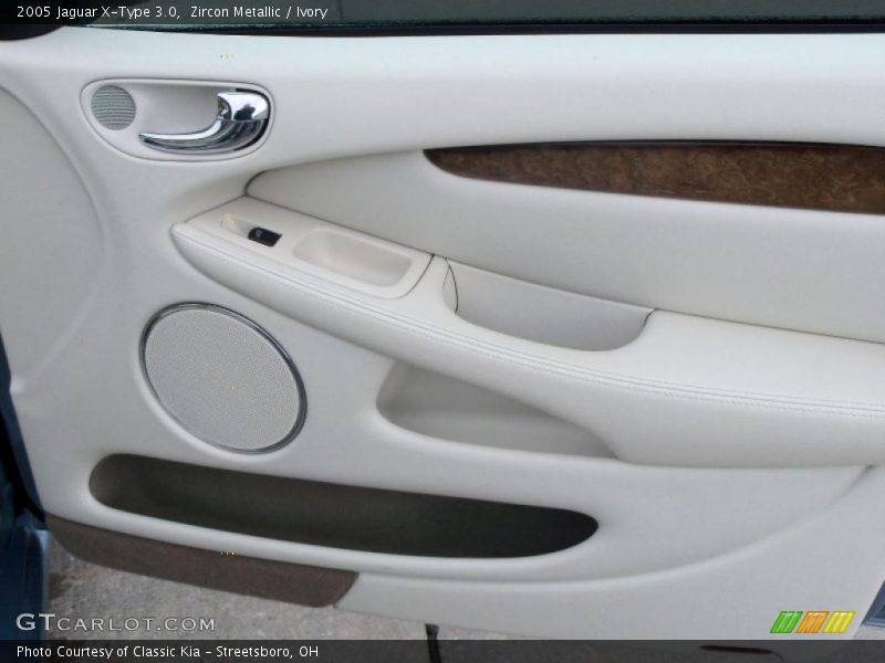 Zircon Metallic / Ivory 2005 Jaguar X-Type 3.0