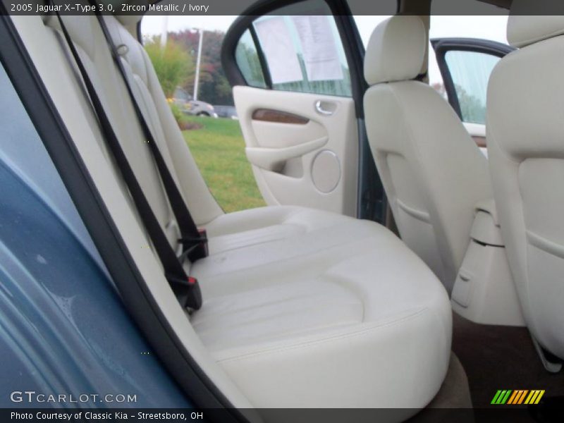 Zircon Metallic / Ivory 2005 Jaguar X-Type 3.0