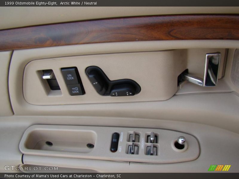 Arctic White / Neutral 1999 Oldsmobile Eighty-Eight