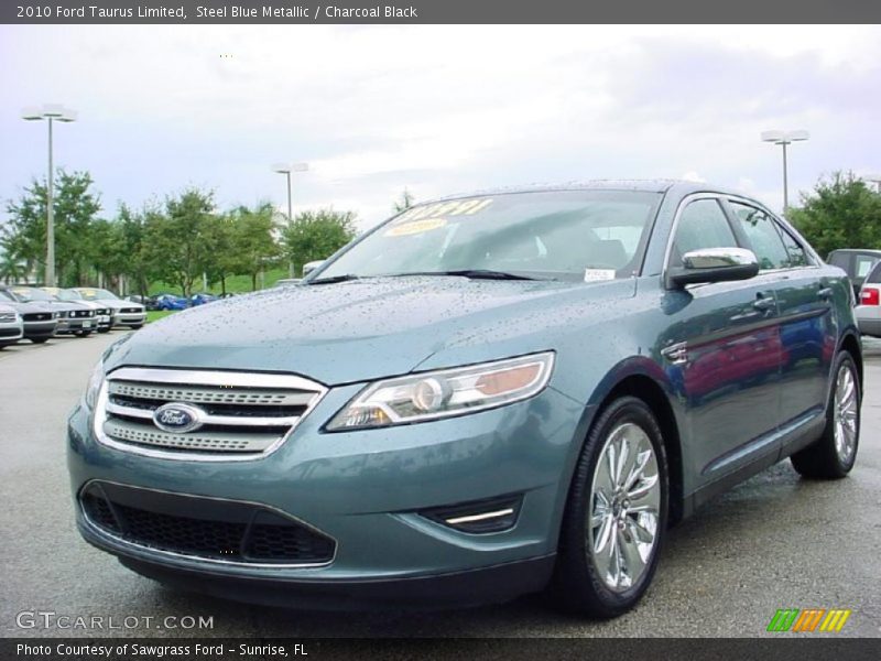 Front 3/4 View of 2010 Taurus Limited