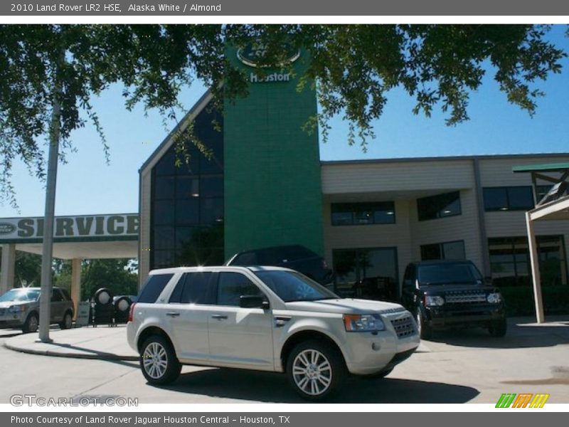 Alaska White / Almond 2010 Land Rover LR2 HSE