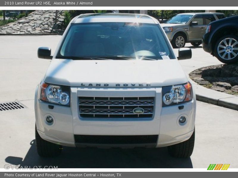 Alaska White / Almond 2010 Land Rover LR2 HSE